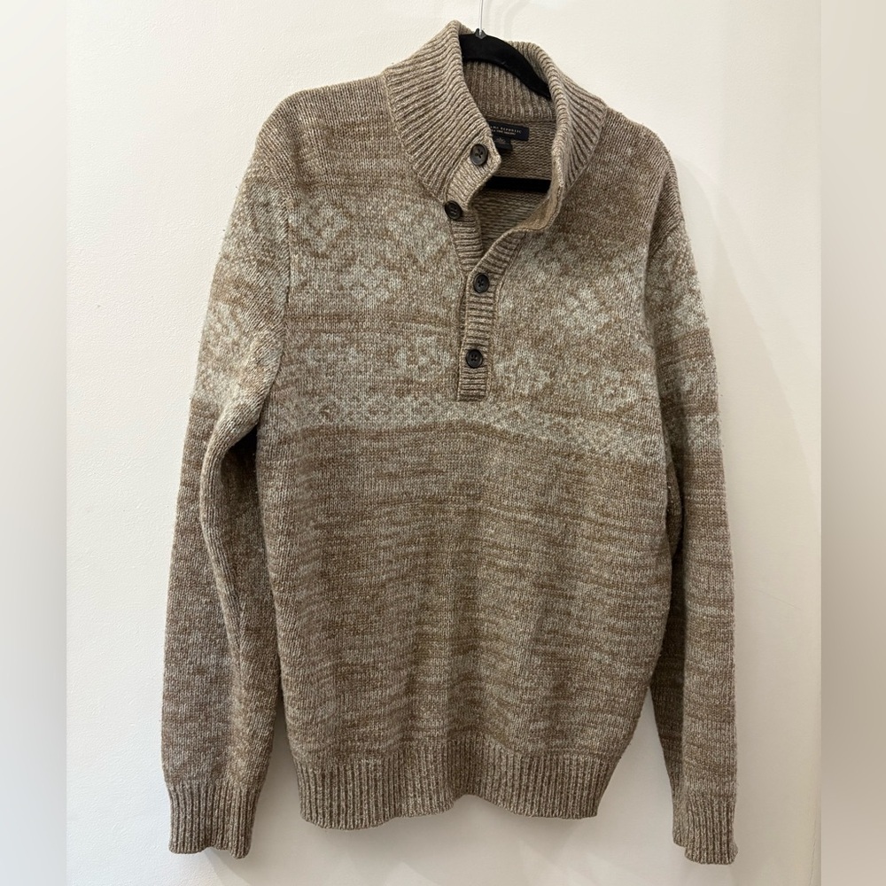 Banana Republic Tan highneck Sweater- Mens Large - 100% wool - button detail